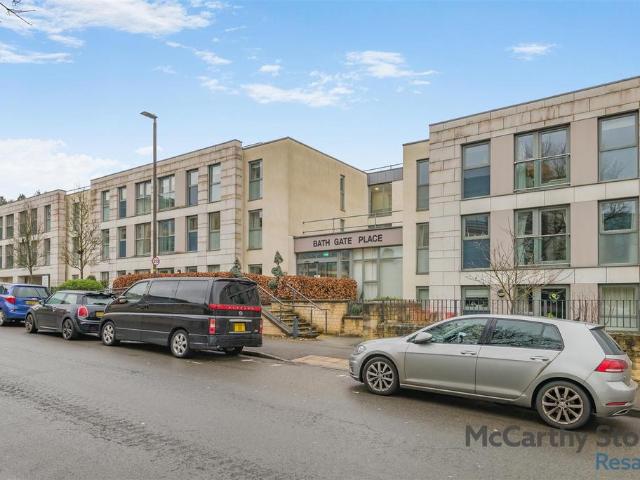 Flat for sale in Chesterton, Fossebridge