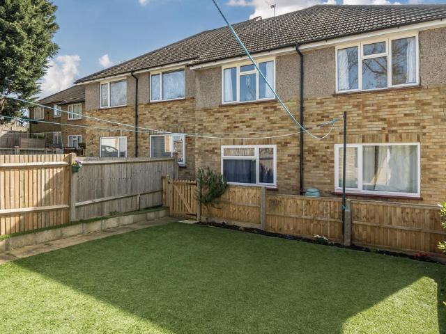 Flat for sale in Caterham on the Hill, Hillview