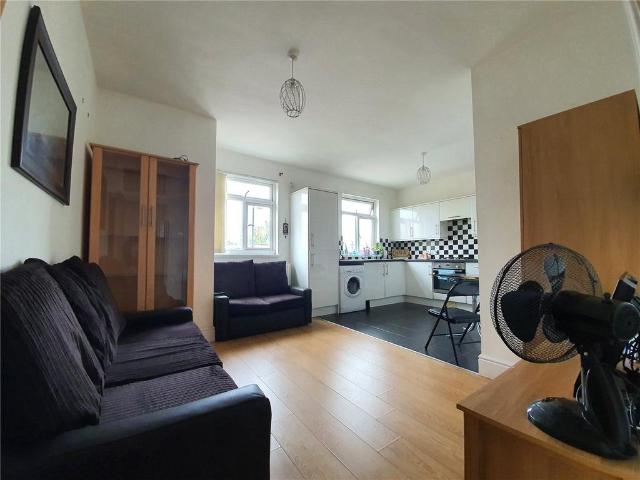 Flat for sale in Hayes, Greater London