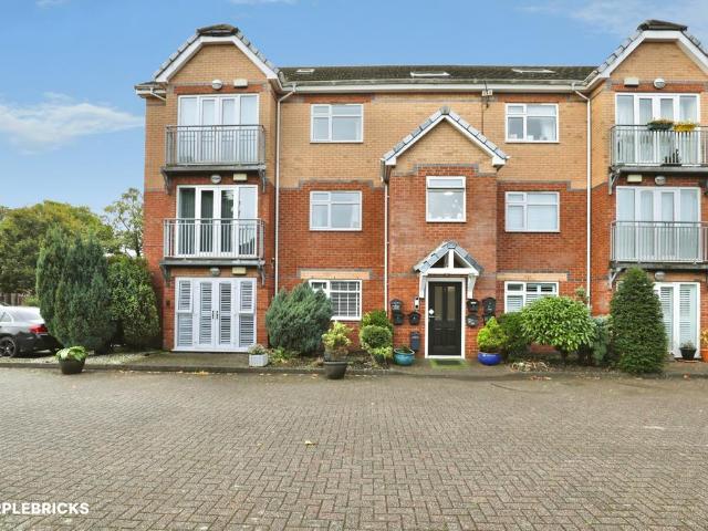 Flat for sale in Broad Green, Liverpool