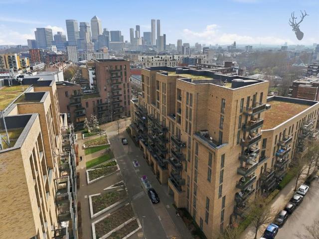 Flat for sale in Bromley-by-Bow, Mile End