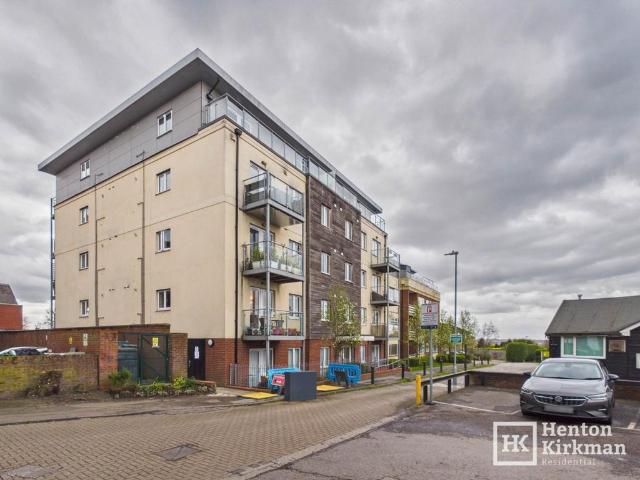Flat for sale in Sunnymede, Billericay