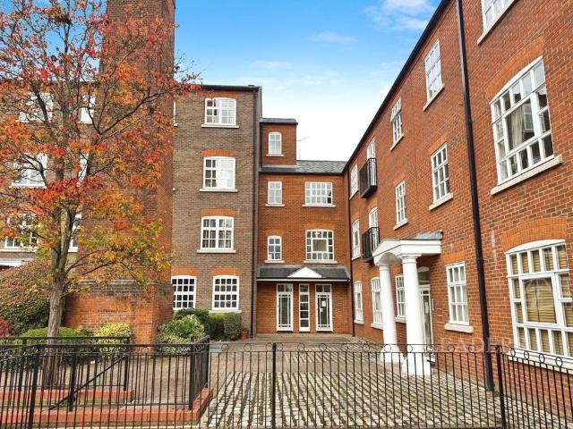 Flat for sale in St Albans, Five Acres