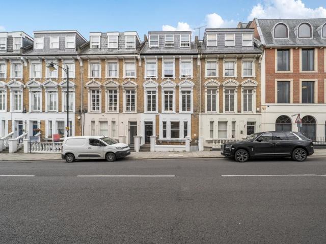 Flat for sale in Clewer New Town, Windsor