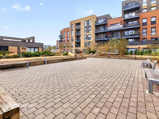 Flat for sale in Hayes, Greater London