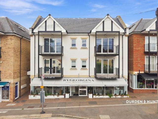 Flat for sale in Debden Green, Epping