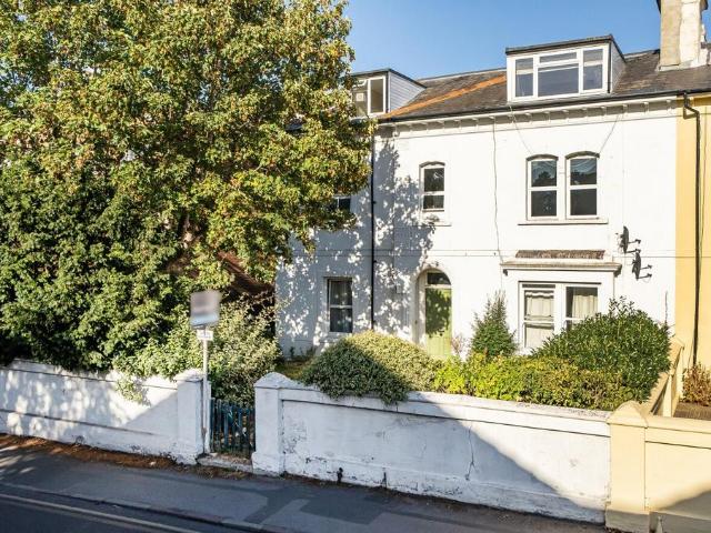 Flat for sale in Furze Platt, Maidenhead