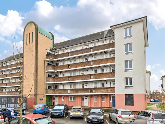 Flat for sale in Glyndon, Shooters Hill