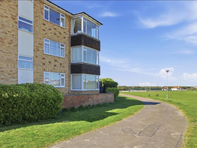 Flat for sale in Seaford, Iford