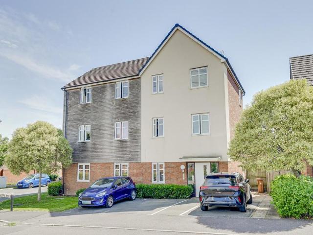 Flat for sale in Leighton-Linslade, Leighton Buzzard