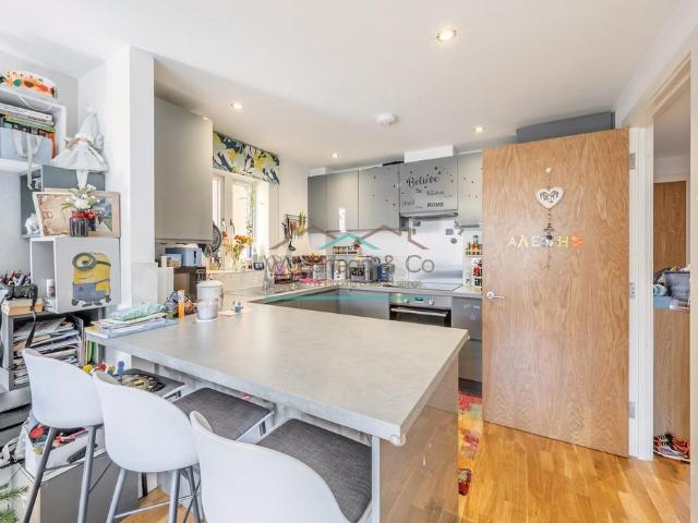 Flat for sale in Haydon Hill, Aylesbury