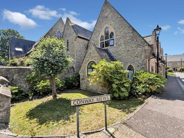 Flat for sale in Brompton, Gillingham
