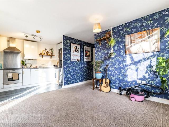 Flat for sale in Pellon, Halifax