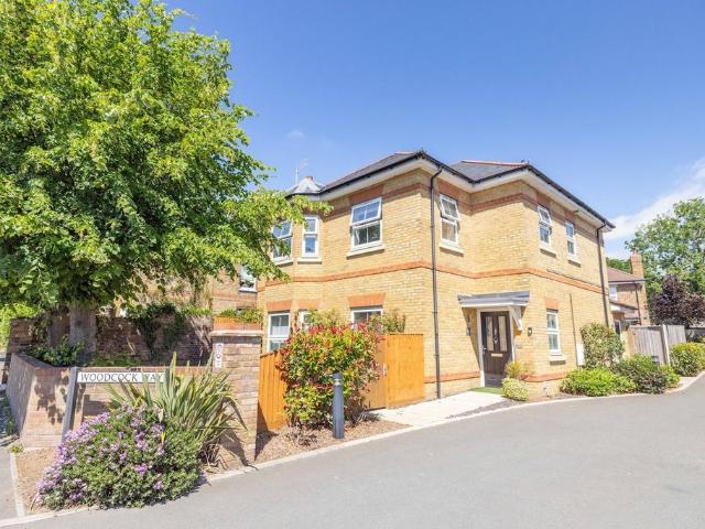 Flat for sale in Iver
