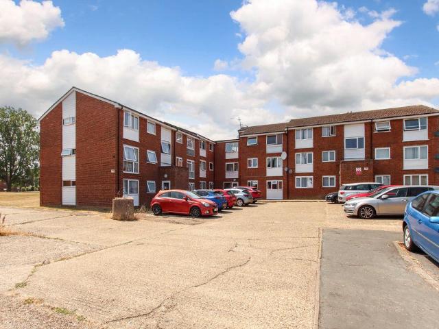 Flat for sale in Woodhall Farm, Pouchen End