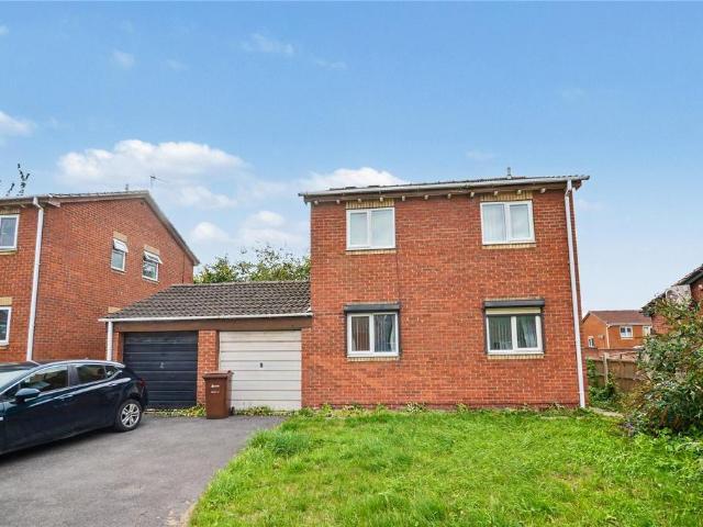 Flat for sale in Woodhouse Hill, Leeds