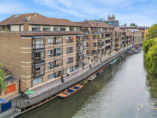 Flat for sale in Arbury, Cambridgeshire