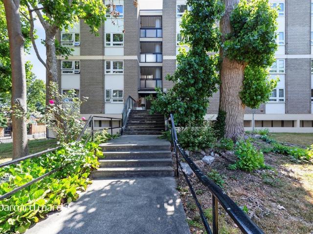 Flat for sale in Putney, Greater London