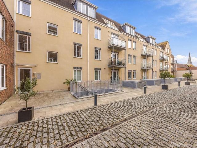 Flat for sale in Chichester