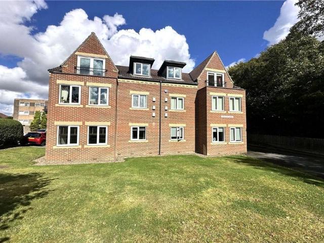 Flat for sale in Roundhay, West Yorkshire