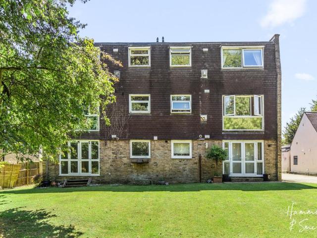 Flat for sale in Epping