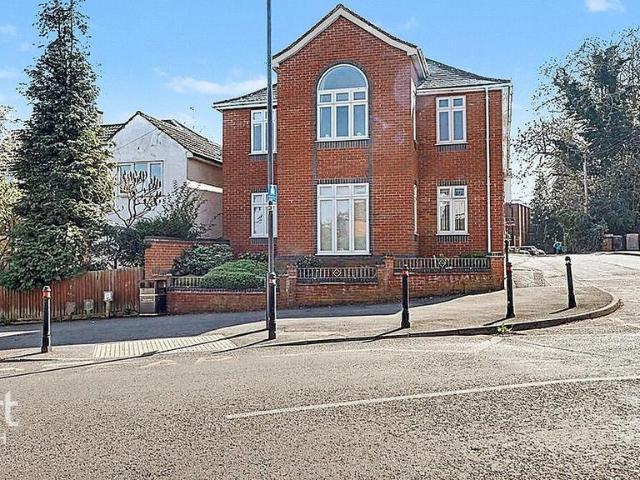 Flat for sale in Abbey End, Green Close