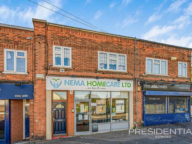 Flat for sale in Buckhurst Hill, Epping Forest