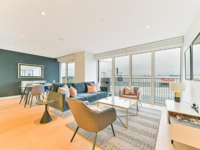 Flat for sale in Shepherd's Bush, Greater London
