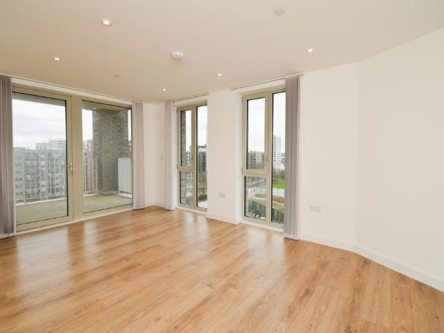 Flat for sale in Silvertown, Greater London