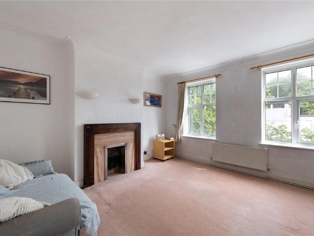 Flat for sale in Belsize Park, Greater London