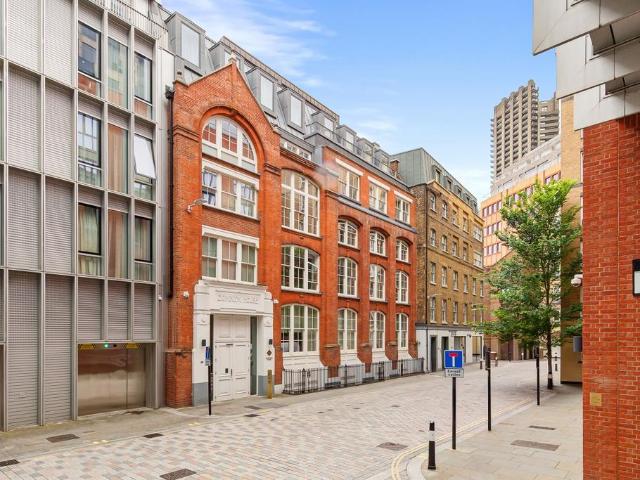 Flat for sale in West Smithfield, Lyons