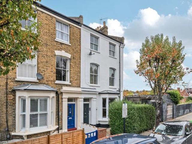 Flat for sale in Highbury, Greater London
