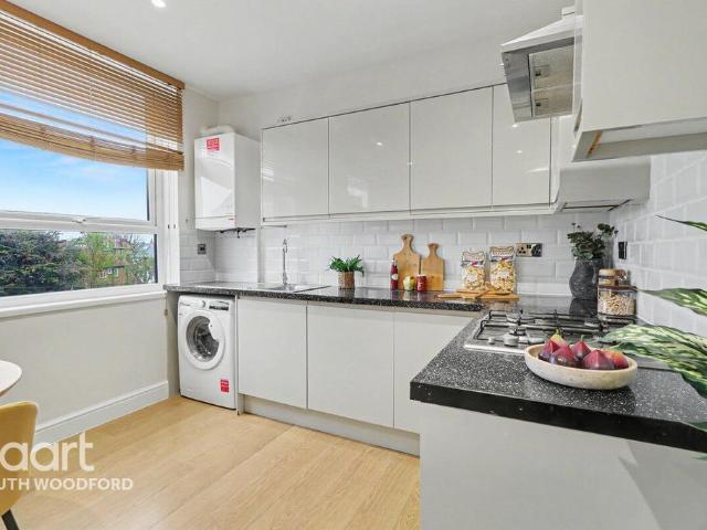 Flat for sale in South Woodford, Greater London