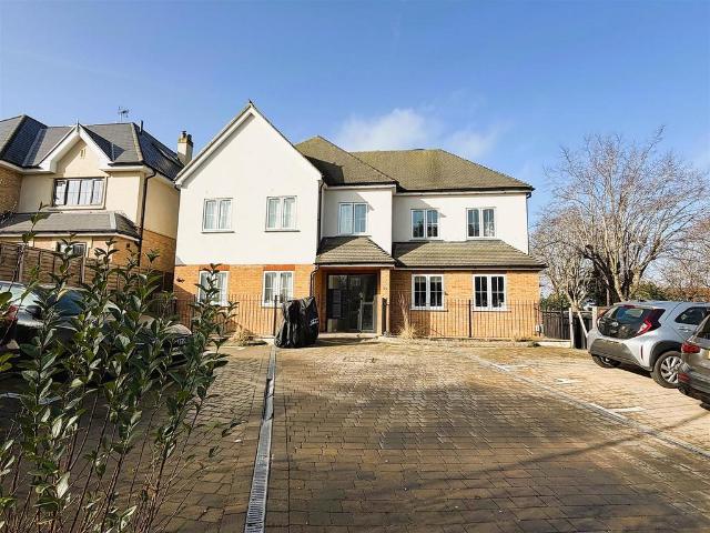 Flat for sale in London Borough of Croydon, Purley