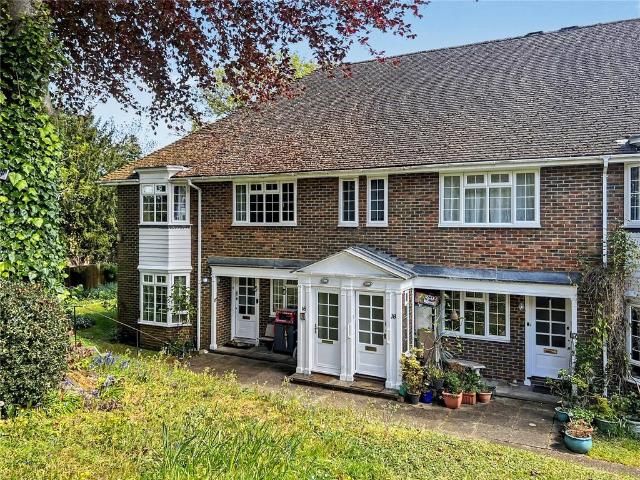 Flat for sale in Wrecclesham, Fole
