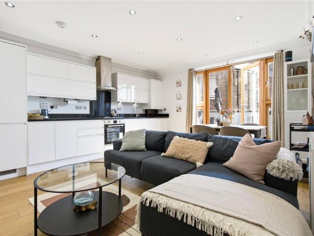 Flat for sale in Harringay, Greater London