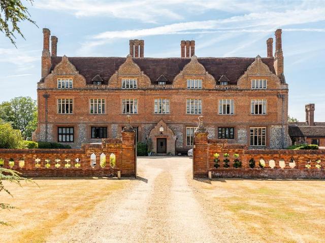 Flat for sale in Aston, Colliers End
