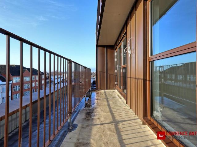 Flat for sale in Leigh on Sea, Southend-on-Sea