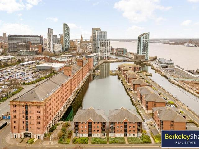Flat for sale in Calderstones