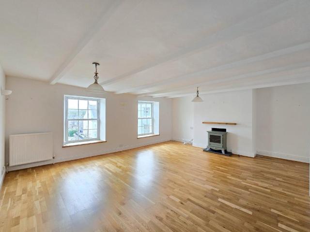 Flat for sale in Weir Quay, Devon