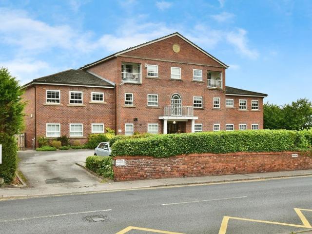 Flat for sale in Cheadle Hulme, Greater Manchester