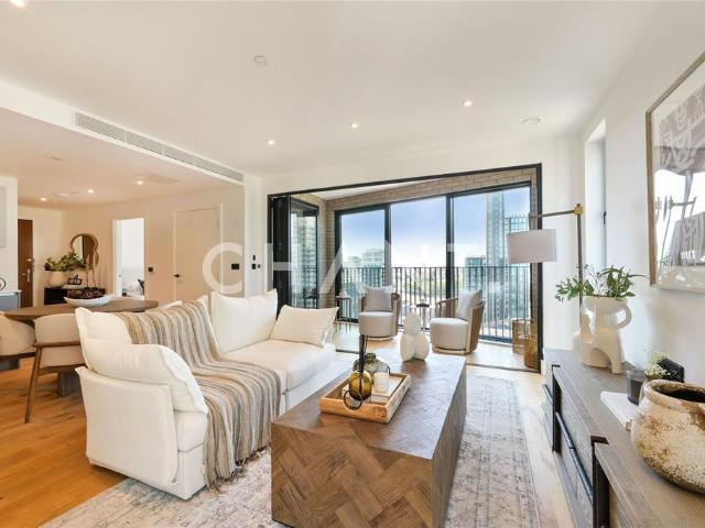 Flat for sale in Vauxhall, Greater London