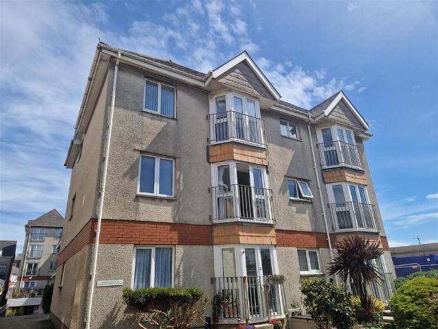 Flat for sale in Porthcawl, Nottage