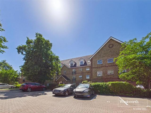 Flat for sale in Hendon, Greater London