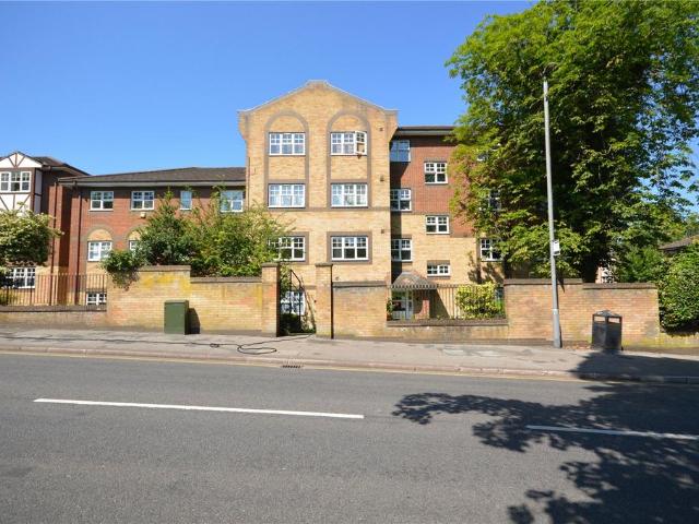 Flat for sale in Spring Park, Luton