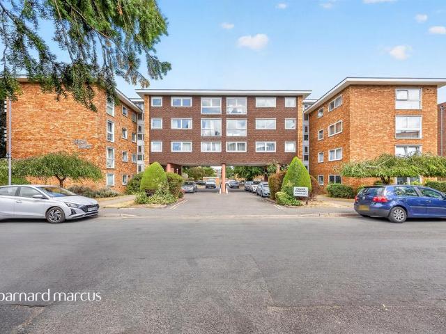 Flat for sale in Wallington, Greater London