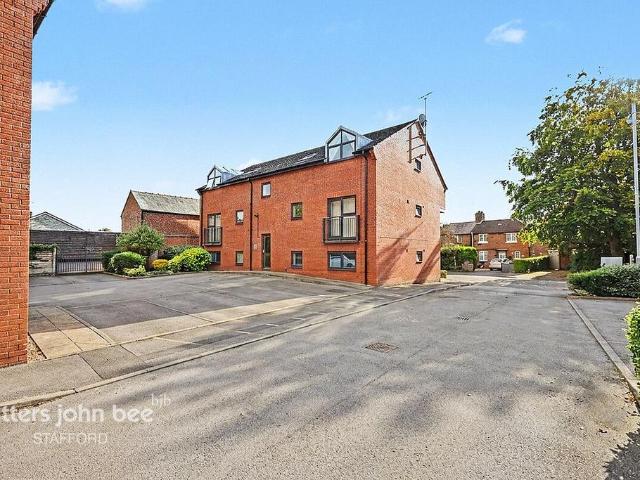 Flat for sale in Stone, Baswich