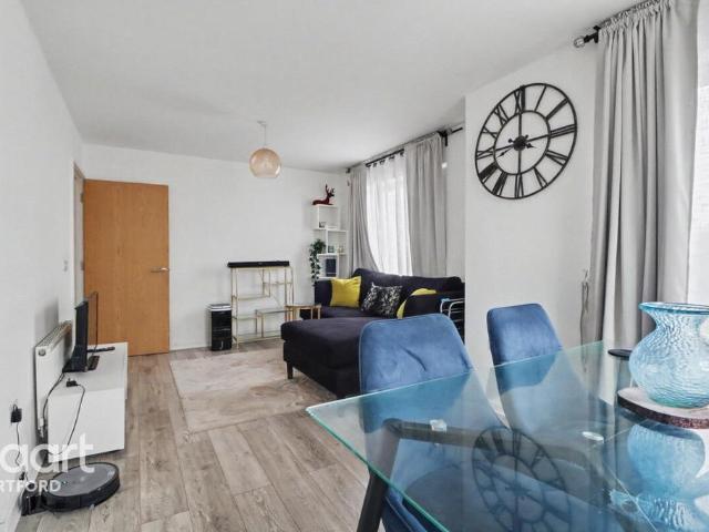 Flat for sale in Worcester Park Estate, Monks Orchard