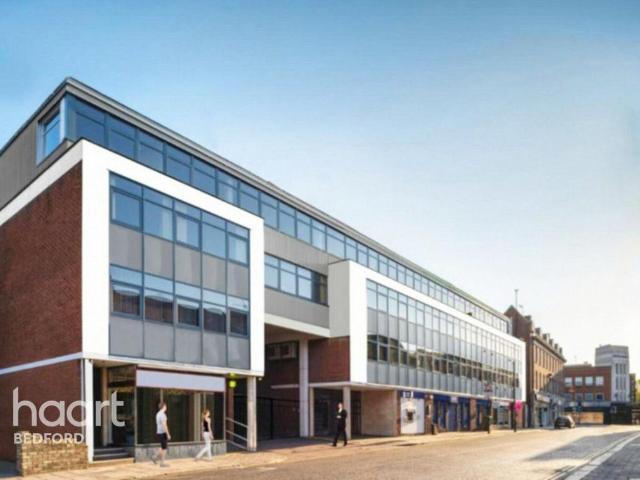 Flat for sale in Castle, Bedford