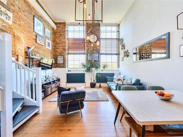 Flat for sale in Walworth, Greater London